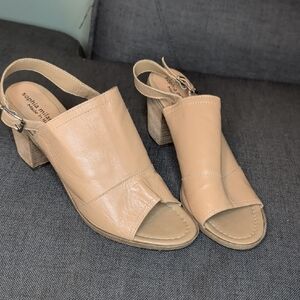Sofia Milano Leather Sling Back Sandals.